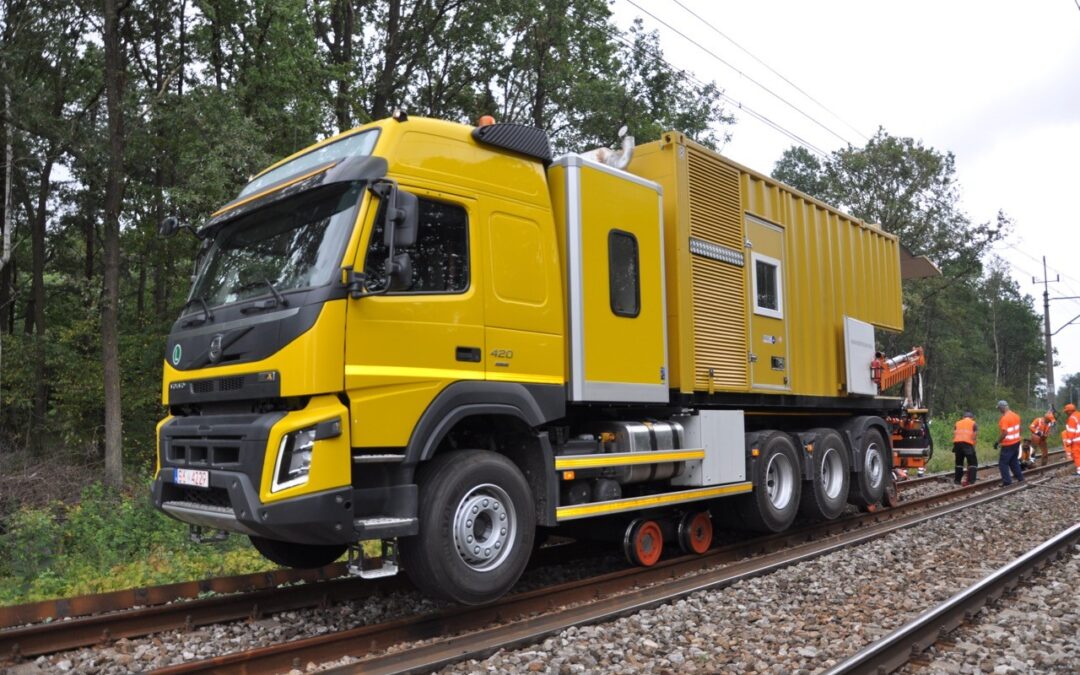 Zaproszenie do składania ofert na uzyskanie i dostarczenie zezwolenia na wprowadzenie pojazdu kolejowego do obrotu – dwudrogowej zgrzewarki szyn typu KCM 007.